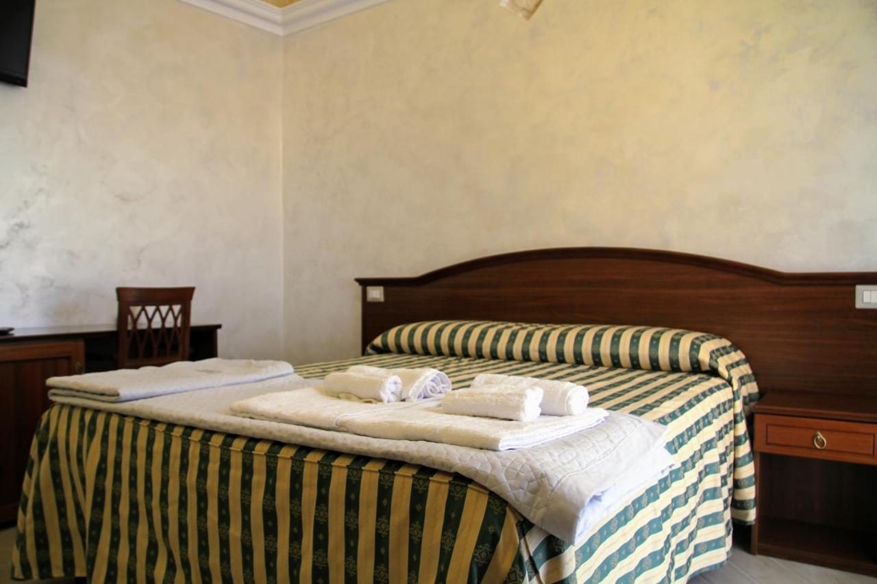 Rooms Dimora Arco - Affitti Brevi Italia Монте-Сант'Анджело Экстерьер фото