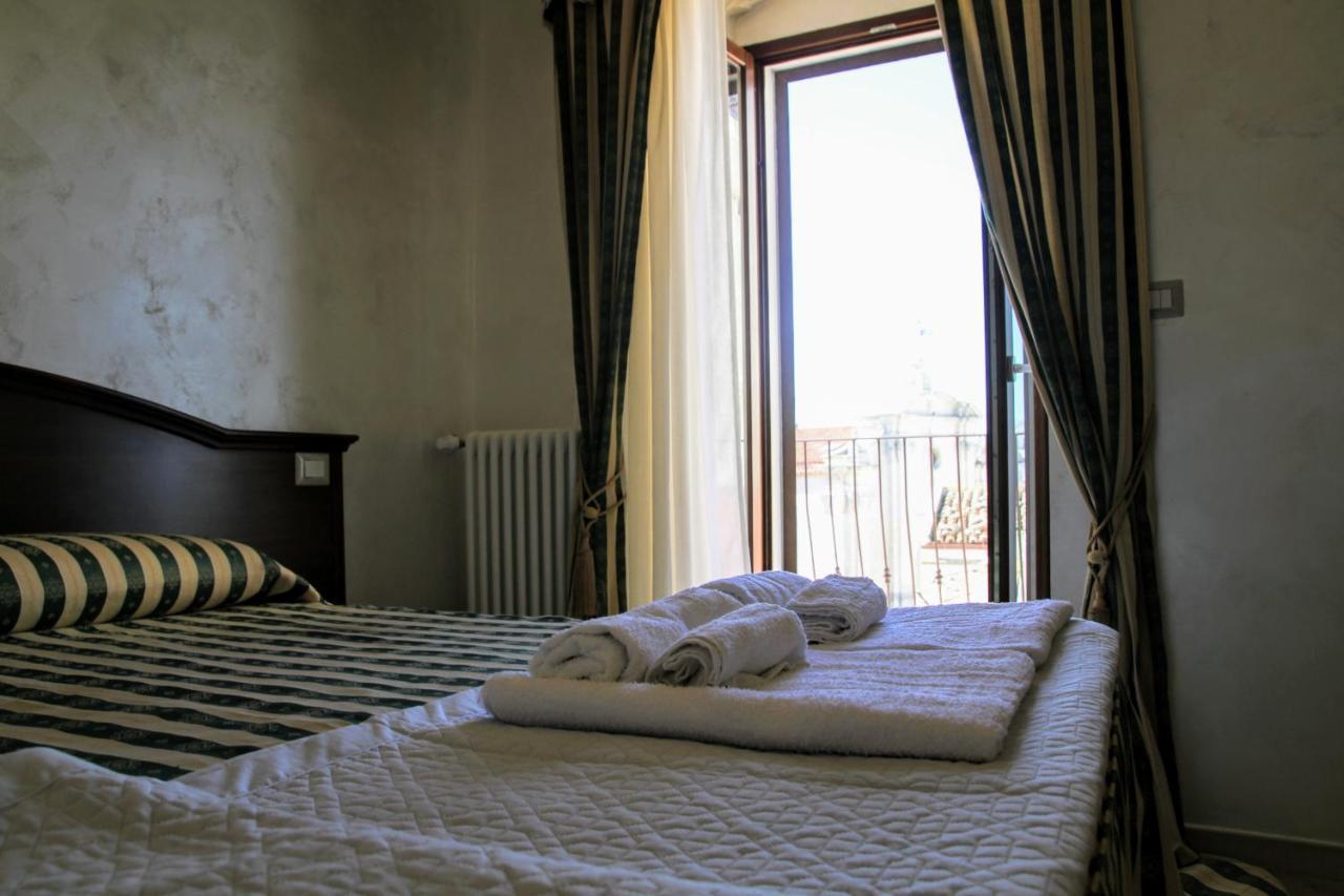 Rooms Dimora Arco - Affitti Brevi Italia Монте-Сант'Анджело Экстерьер фото