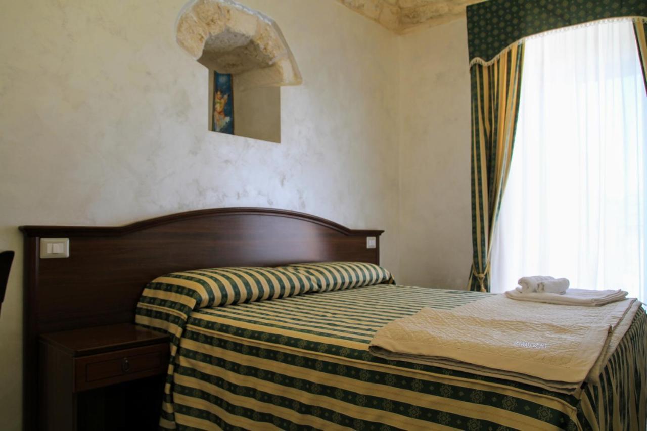 Rooms Dimora Arco - Affitti Brevi Italia Монте-Сант'Анджело Экстерьер фото
